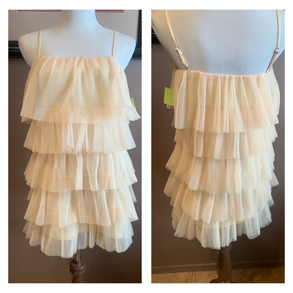 Cream Tiered Ruffle Mini Dress NWT Size Medium - Picture 3 of 5
